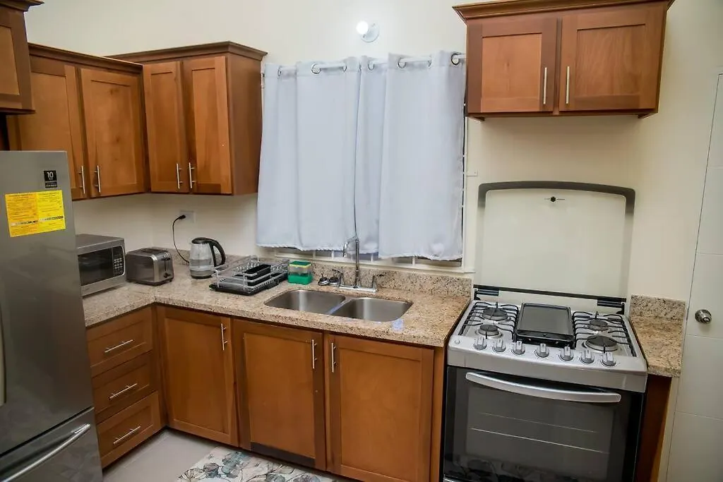 Vakantiehuis Entire Residential Home • Trelawny• Smalls Villa Florence Hall Jamaica