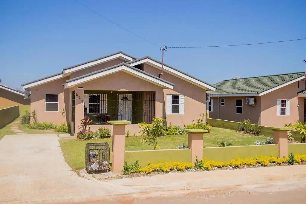 Ferienhaus Entire Residential Home • Trelawny• Smalls Villa Florence Hall